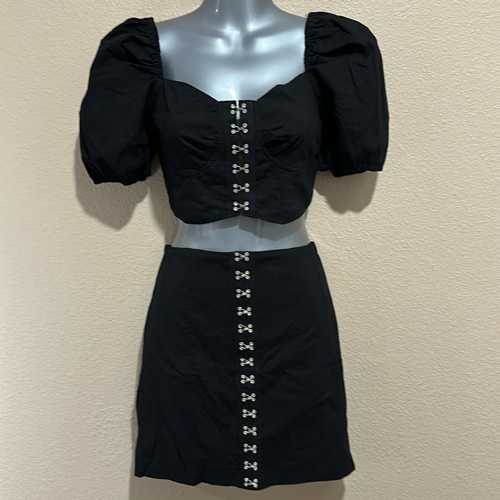 HOT & DELICIOUS 2 Piece Miniskirt and Crop Top Set Clubwear, Size M, NWT